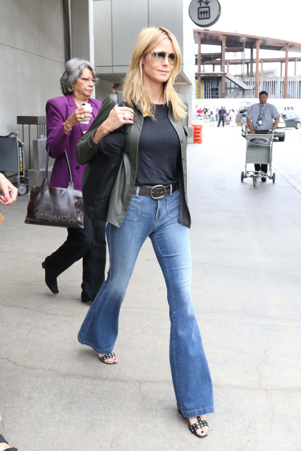 Heidi Klum in high-waist flared jeans and a fitted black tee.
