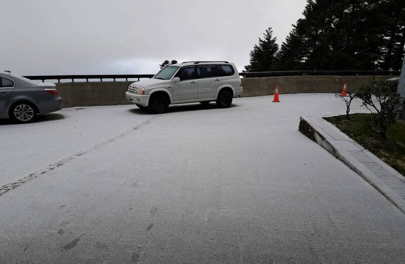 受到冷氣團影響，合歡山等高海拔高山有可能下雪，因此行經路段不排除預警醒封閉。   圖：松雪樓／提供 (資料照)