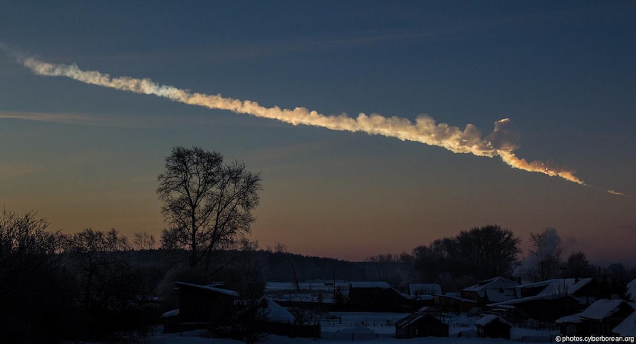 Estela del asteroide que impactó en Cheliábinsk (Rusia). <a href="http://www.flickr.com/photos/alexeya/" rel="nofollow noopener" target="_blank" data-ylk="slk:Alex Alishevskikh / ESA;elm:context_link;itc:0;sec:content-canvas" class="link ">Alex Alishevskikh / ESA</a>, <a href="http://creativecommons.org/licenses/by-sa/4.0/" rel="nofollow noopener" target="_blank" data-ylk="slk:CC BY-SA;elm:context_link;itc:0;sec:content-canvas" class="link ">CC BY-SA</a>