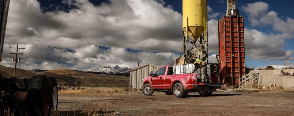 <p>Until the all-important torque and towing ratings are released, the big news is that the Super Duty will now offer two gasoline-powered V-8 engines. Along with the standard 6.2-liter V-8, which carries over unchanged, an all-new 7.3-liter V-8 will be available.</p>