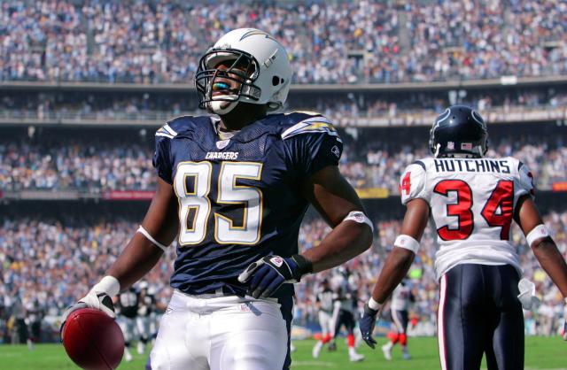 Julius Peppers, Antonio Gates headline new 2024 Pro Football Hall of Fame  nominees