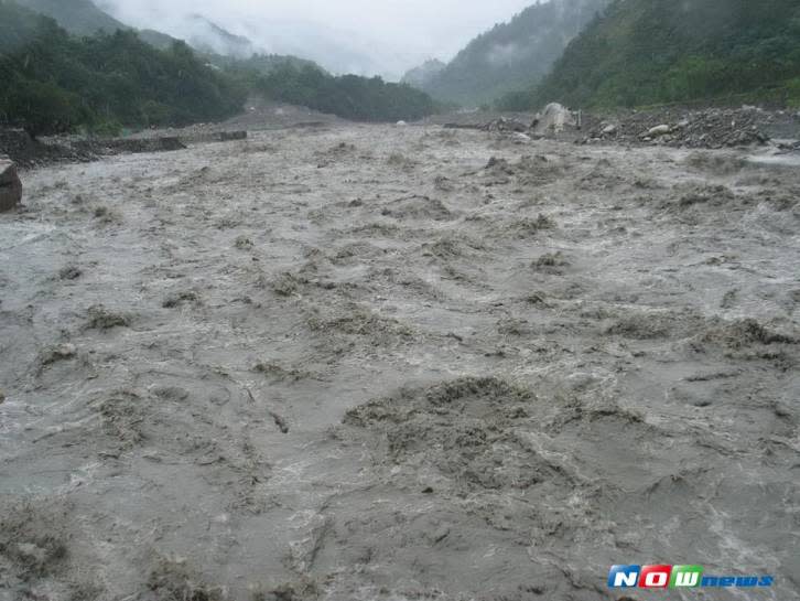 颱風帶來豪雨，常導致大甲溪自來水原水濁度飆高，而影響豐原淨水廠的淨水作業。(記者黃玿琮攝)