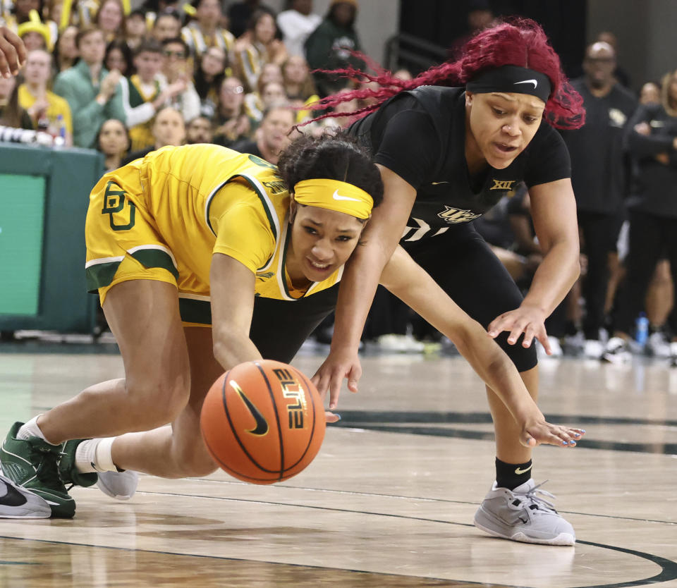 Baylor guard Darianna Littlepage-Buggs battles Central Florida guard Morgan Robinson-Nwagwu for control of the ball in the second half of an NCAA college basketball game, Saturday, Jan. 20, 2024, in Waco, Texas. (Rod Aydelotte/Waco Tribune-Herald via AP)