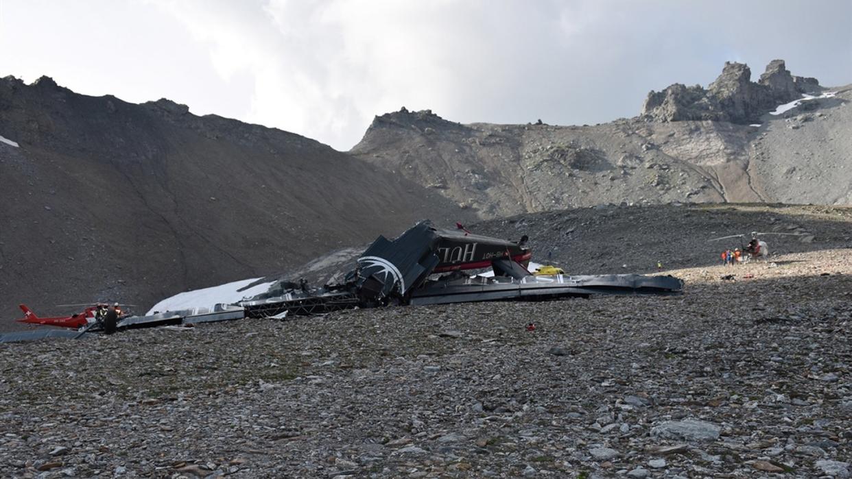 Die Absturzstelle der JU-52: Die Opfer - elf Männer und neun Frauen - stammen aus der Schweiz und Österreich. Foto: CANTONAL POLICE OF GRISONS/Keystone