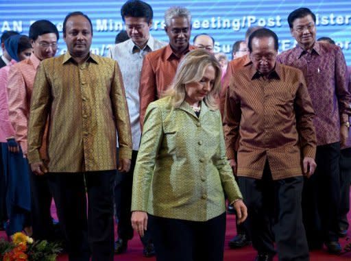 US Secretary of State Hillary Clinton (C) and other members of ASEAN gather in Phnom Penh on July 12, 2012. Clinton, who joined the summit Thursday, had expressed hope of ASEAN unity and had urged progress on the code of conduct, which is seen as reducing the chances of conflict in the South China Sea