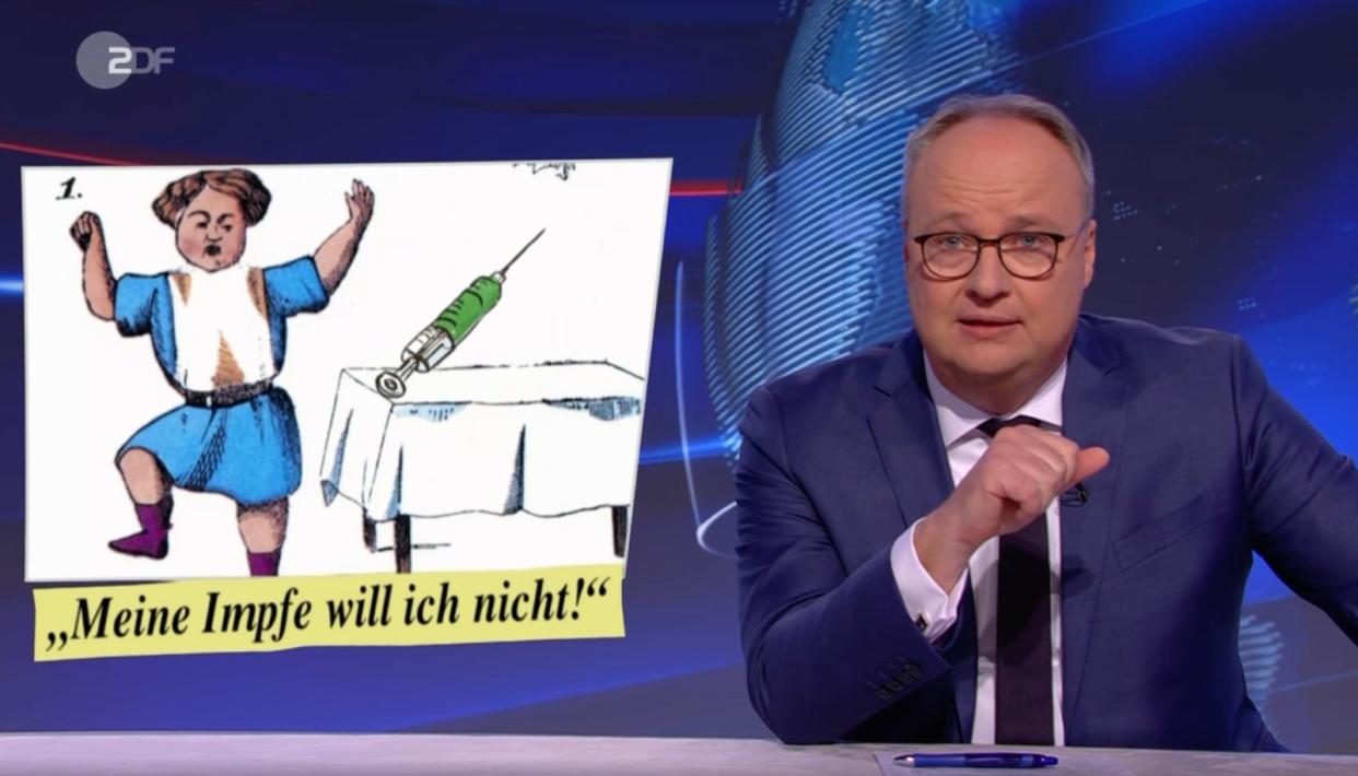 Versäumnisse beklagte Oliver Welke in der "heute-show": Es sei zu lange zu viel Rücksicht auf Impfgegner genommen worden. (Bild: ZDF)