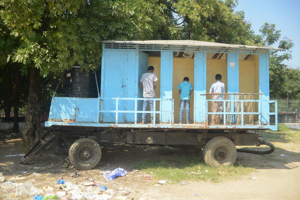 <p>A mobile toilet facility inHyderabad, India. (Photo: Noah Seelam/AFP/Getty Images) </p>