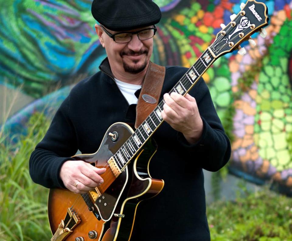 Lindsey Blair, guitarrista de jazz, en Lagniappe House Miami.