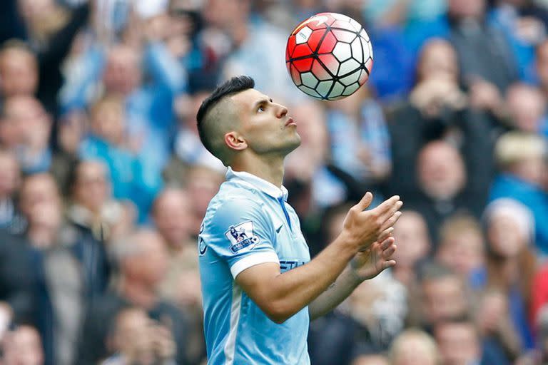 Agüero anotó cinco goles para el City en la victoria por 6-1 ante Newcastle en 2015