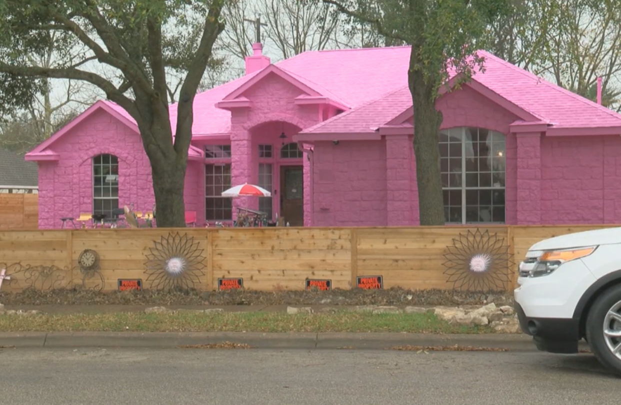 A man in Texas can’t understand why his neighbors aren’t fans of his new paint job. (Photo: CBS Austin)