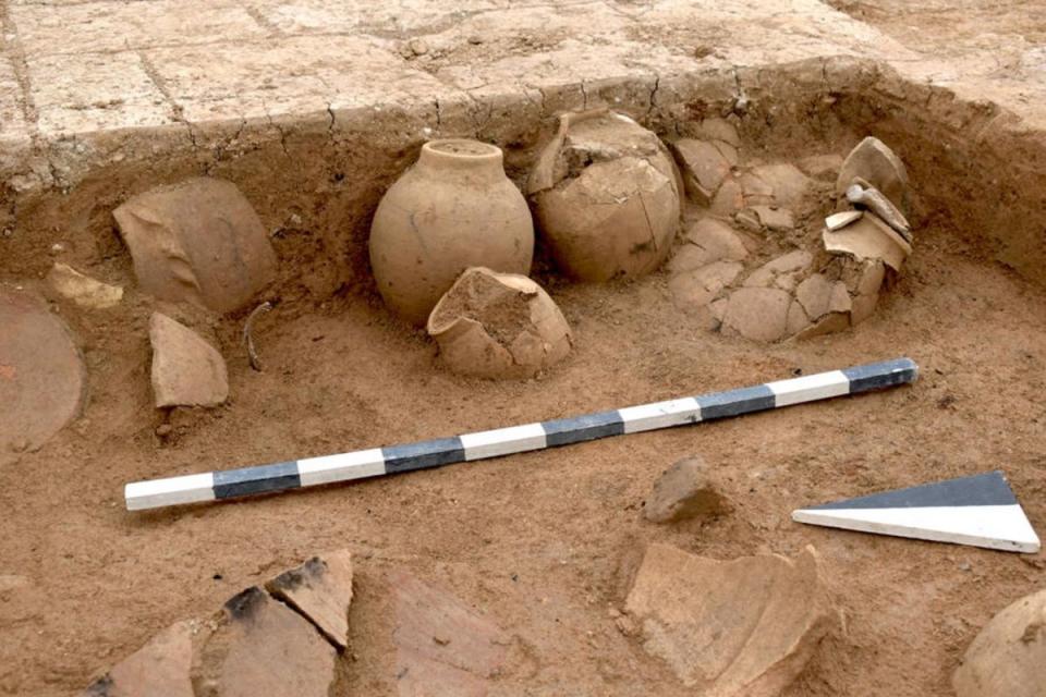 Pots holding cuneiform tablets discovered in the ruins (Universities of Freiburg and Tübingen, KAO)