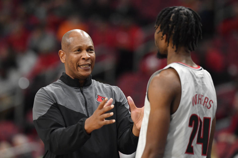 Louisville head coach Kenny Payne talks with forward Jae'Lyn Withers (24) during the first half of an NCAA college basketball game against Florida A&M in Louisville, Ky., Saturday, Dec. 17, 2022. (AP Photo/Timothy D. Easley)