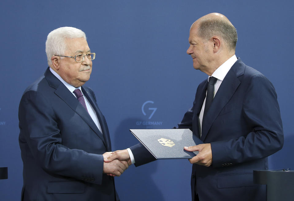 German Chancellor Olaf Scholz, right, and Mahmoud Abbas, President of the Palestinian Authority, shake hands after a press conference after their talks in Berlin, Germany, Tuesday, Aug.16, 2022. (Wolfgang Kumm/dpa via AP)