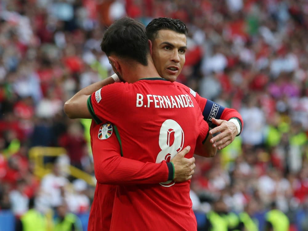 Ronaldo feierte das 3:0 mit Bruno Fernandes (IMAGO/Dan Weir)
