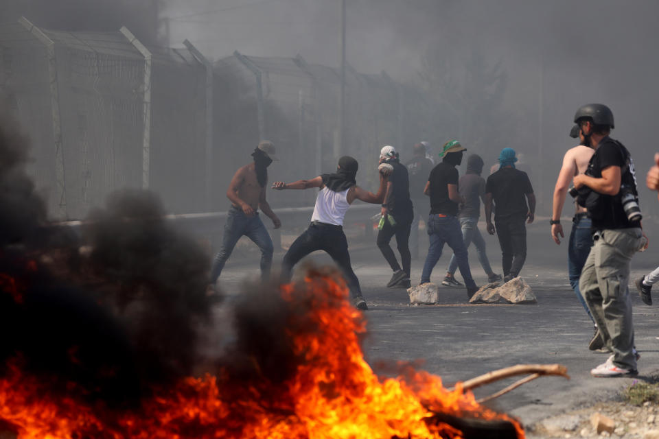 Palestinians clash with Israeli forces during a protest against the death of 7-year-old Palestinian boy said to have died while being chased by Israeli forces, in Bethlehem, West Bank, September 30, 2022. / Credit: Wisam Hashlamoun/Anadolu Agency/Getty