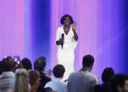 2017 American Music Awards – Show – Los Angeles, California, U.S., 19/11/2017 – Actress Viola Davis walks on stage to speak. REUTERS/Mario Anzuoni