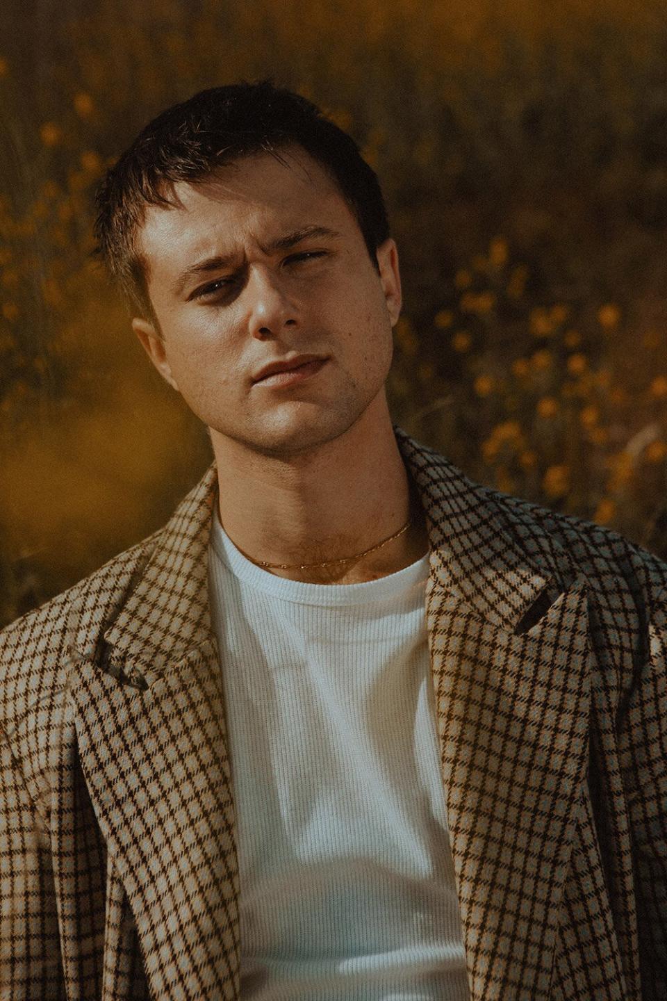 Alec Benjamin Interview  Can we tool? Credit for the indoor ones is Connor Gaskey, and credit for the other two outdoor ones is Matty Vogel.