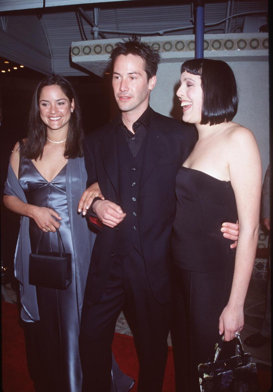 Keanu Reeves with his sisters Kim Reeves (left) and Karina Miller (right) at the premiere of ‘The Matrix’ on 24 March 1999 in Westwood, California (Getty Images/Brenda Chase/Online USA, Inc)