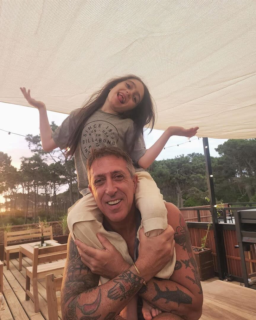 Fruto de su relación con Emilia Attias, Naim es padre de Gina, de siete años (Foto: Instagram @turconaimok)