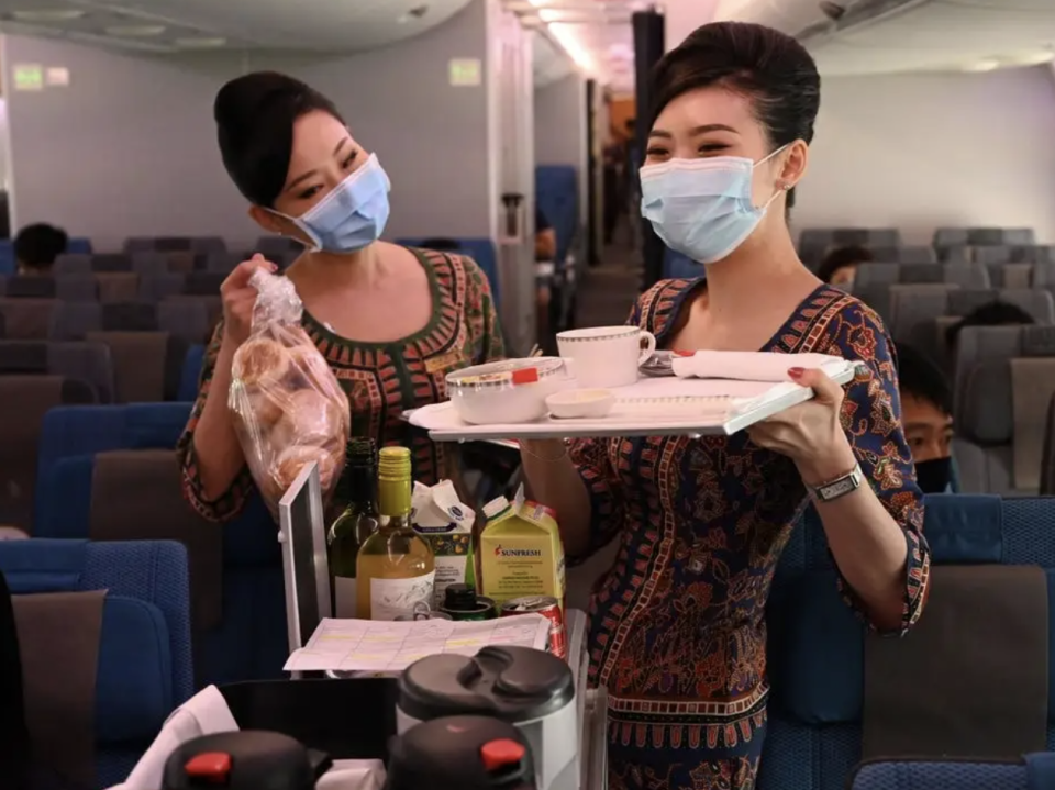 Das Personal an Bord von Singapore Airlines bot einen tollen Service. - Copyright: Roslan Rahman/AFP via Getty Images