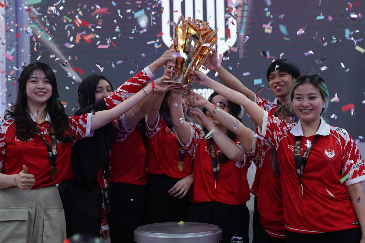 Mobile Legends: Bang Bang developer MOONTON is looking to champion female inclusion in esports by allowing two all-female teams to compete against all-male teams in their official esports development league in Indonesia. (Photo: MOONTON)