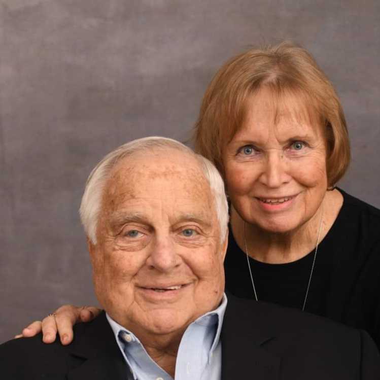 Mr. and Mrs. Larry T. (Linda) Rutledge