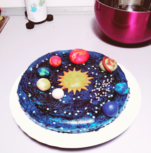 <p>We are so in love with this creative space cake. Although we can probably only name like 3 of those planets… maybe 4. <i><a href="https://www.instagram.com/p/BBVLZZCKk8B/" rel="nofollow noopener" target="_blank" data-ylk="slk:[Photo: Lara Leotta/ Instagram];elm:context_link;itc:0;sec:content-canvas" class="link ">[Photo: Lara Leotta/ Instagram]</a></i></p>