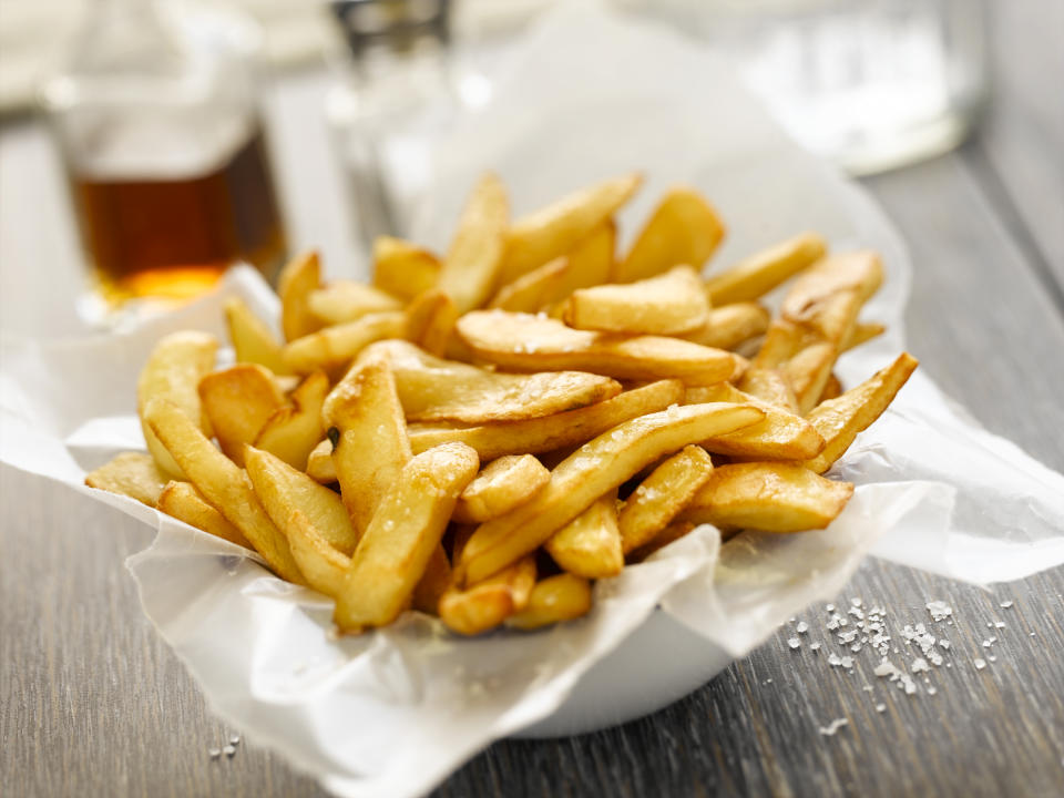 Schaffst du diese Portion Pommes auf einmal? Wenn nicht, gibt es eine perfekte Methode, sie später wieder aufzuwärmen (Bild: Getty Images)