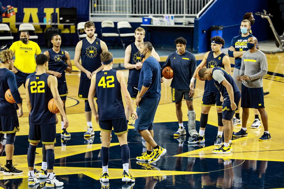 Head coach Juwan Howard and the Michigan Basketball team practice during media day Friday, Oct. 15, 2021 at Crisler Center in Ann Arbor.