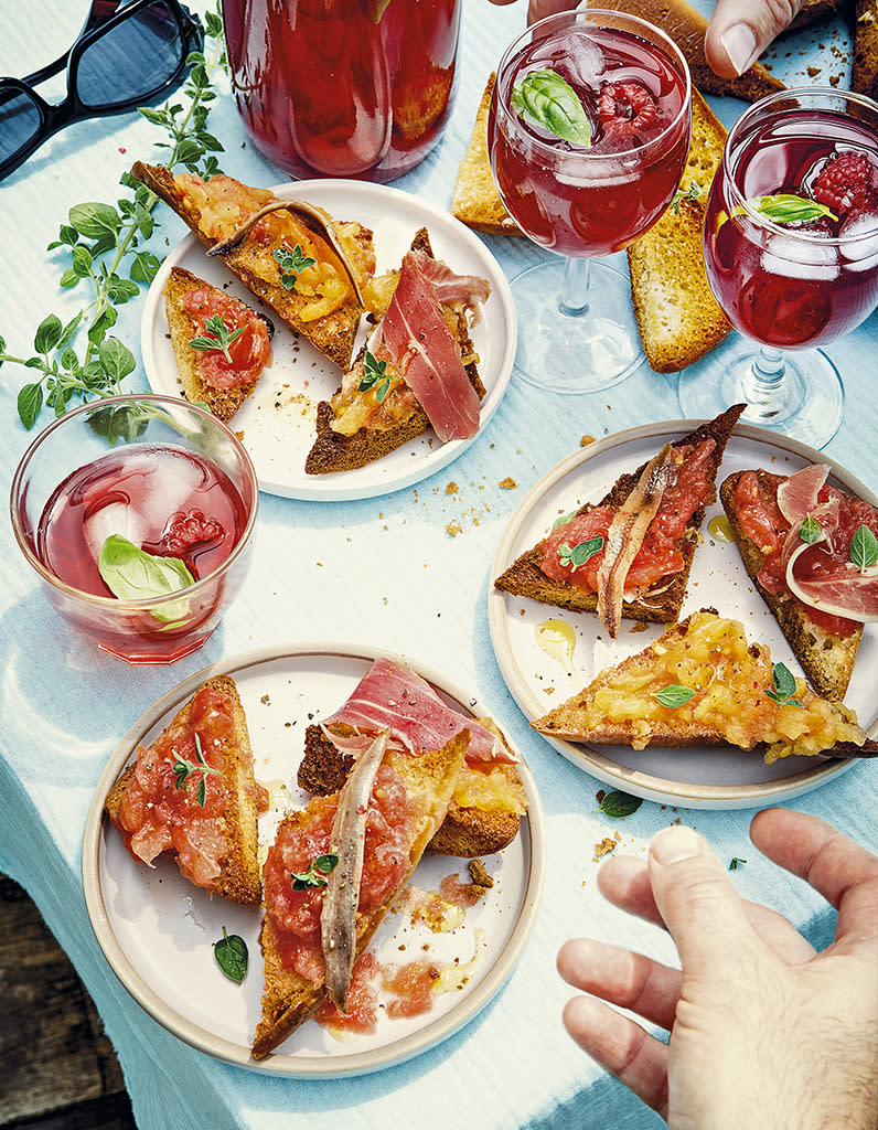 Pan con tomates rouges et jaunes