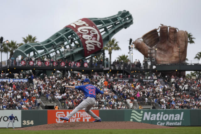 Mitch Haniger breaks up Kyle Hendricks' no-hitter with 2 outs in the bottom  of the 8th with a double. Hendricks gets an ovation from the crowd at  Oracle Park. : r/baseball