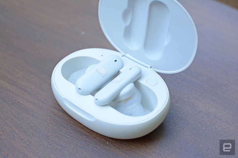 The main attraction on the UE Fits is its LED-powered molding process that customizes the buds to the shape of your ears. The feature set is limited and performance is very middle-of-the-road, though. But if you’re in search of the perfect fit, no one else offers what Ultimate Ears does here.