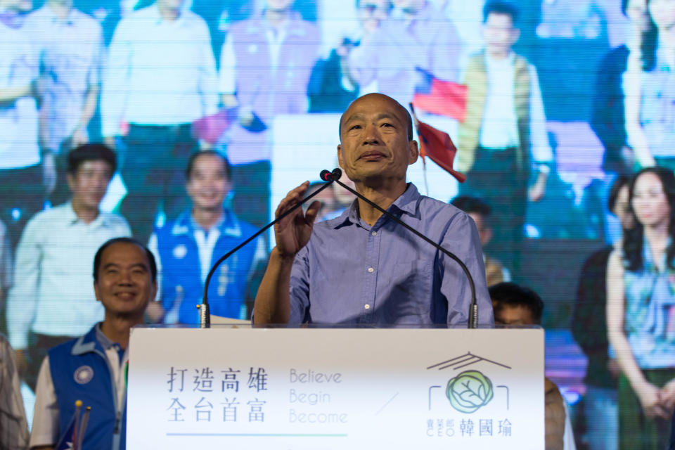 TAIWAN, KAOHSIUNG, KAOHSIUNG CITY, KAOHSIUNG, TAIWAN - 2018/11/24: Han Kuo-yu seen speaking to his supporters during the rally. Kaohsiung mayoral candidate Han Kuo-yu from the opposition Kuomintang Party announces victory at a rally held outside the party headquarters. After significant losses suffered by the ruling Democratic Progressive Party in the elections, President Tsui Ing-wen resigned as leader of the party. (Photo by S.C. Leung/SOPA Images/LightRocket via Getty Images)