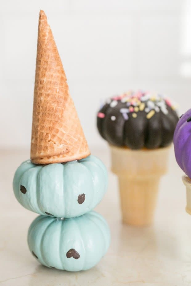 <p>How cute are these pumpkin ice cream cones? Plus, food as decor is always fun!</p><p>Get the tutorial at <a href="https://sugarandcharm.com/2014/10/diy-pumpkin-ice-cream-cones.html" rel="nofollow noopener" target="_blank" data-ylk="slk:Sugar and Charm;elm:context_link;itc:0;sec:content-canvas" class="link ">Sugar and Charm</a>.</p>