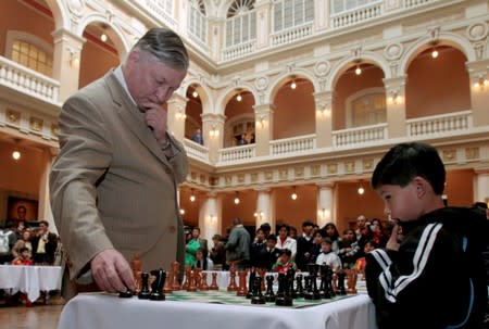 FILE PHOTO: Russian chess grandmaster Anatoly Karpov takes part in simultaneous chess games with students in La Paz