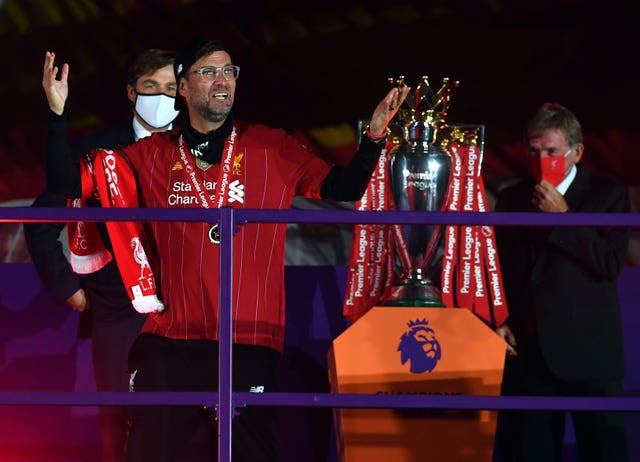 Klopp with the Premier League trophy in 2020