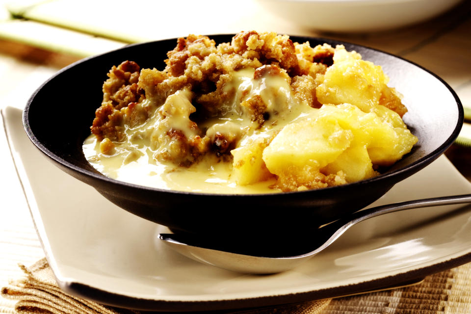 apple crumble with custard