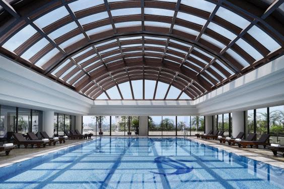 The Pan Pacific’s all-season pool has a retractable roof for sunny days (Pan Pacific Hanoi)