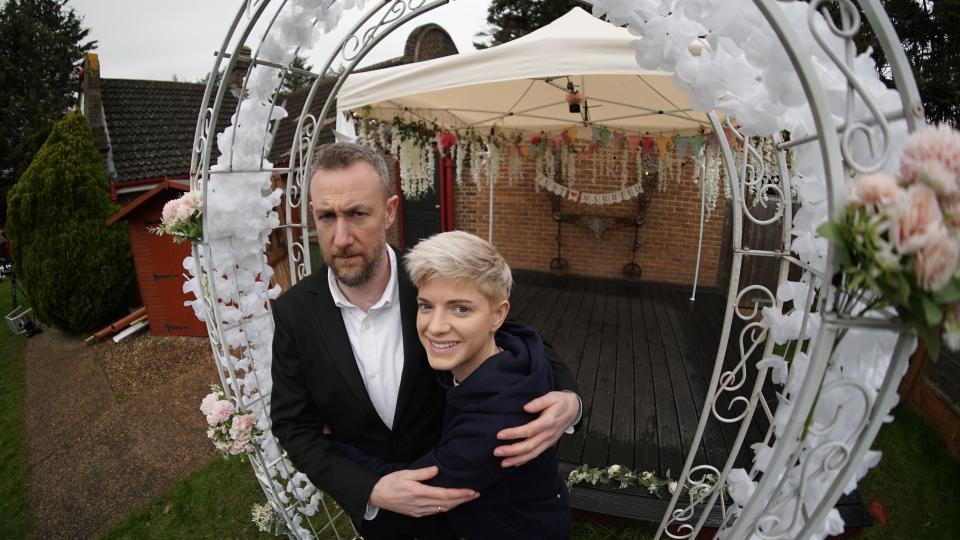 Alex Horne and Mae Martin in Taskmaster series 15. 