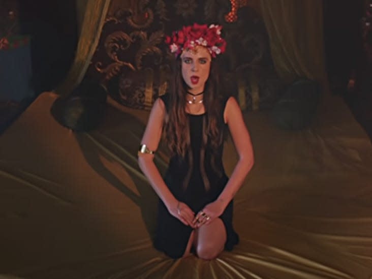 MØ in "Lean On" music video.