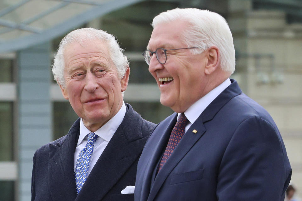 German President Frank-Walter Steinmeier, right, and Britain's King Charles III attend a welcome ceremony, in Berlin, Germany, March 29, 2023. (Wolfgang Rattay/Pool via AP)