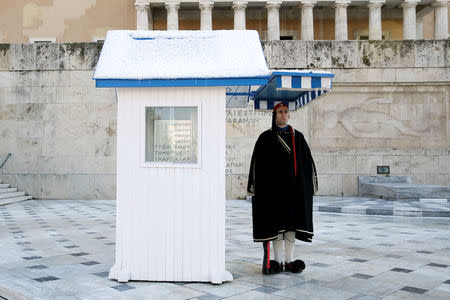 A member of Greek Presidential guard wears a traditional winter cape to protect from low temperatures, following a snowfall in Athens, Greece, January 8, 2019. REUTERS/Costas Baltas