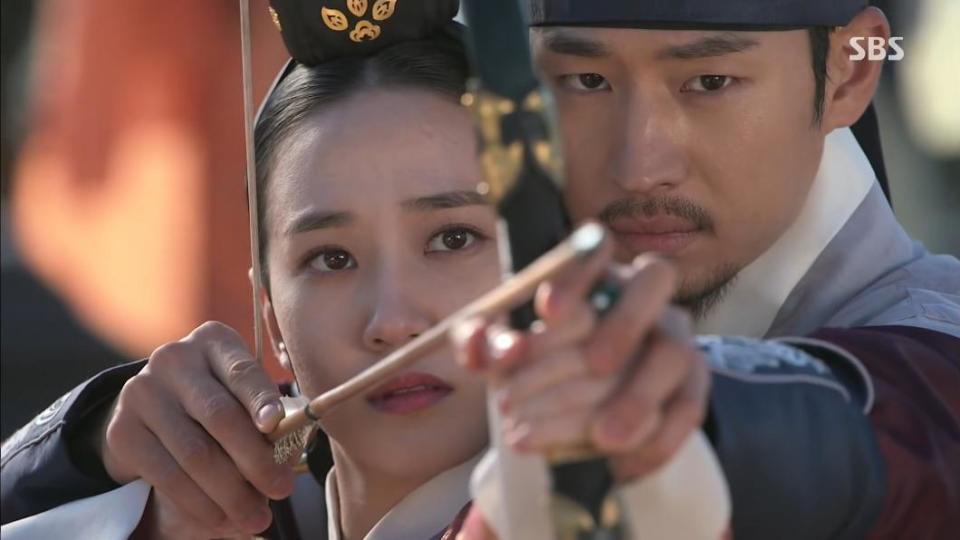 李帝勳、朴恩斌曾在2014年古裝劇《秘密之門》飾演過夫妻。（圖／翻攝自SBS DRAMA YT）