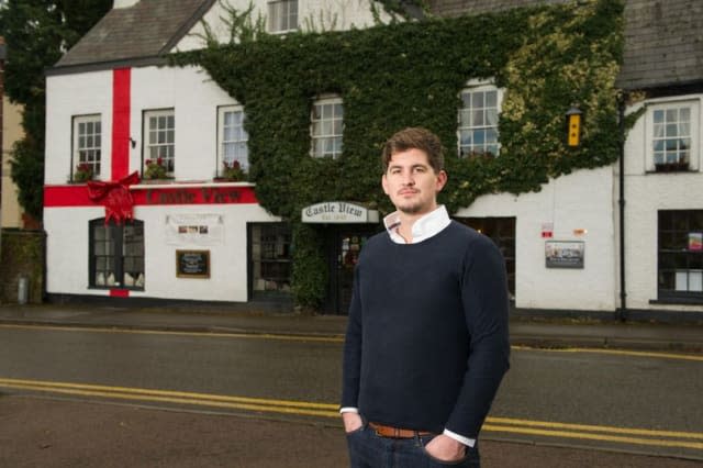 Welsh locals mistake Christmas bow for English flag