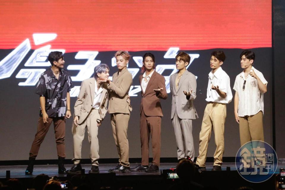 陳峻廷原是男團選秀節目《原子少年》的次團「火星」成員。