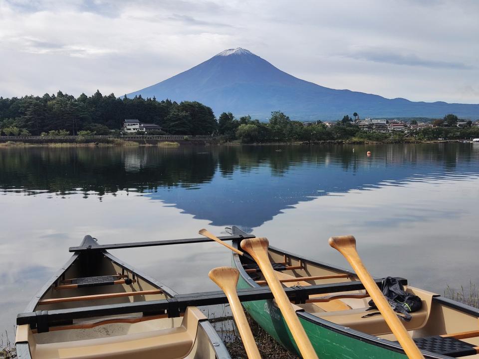 Canoeing is a popular activity on Lake Kawaguchiko