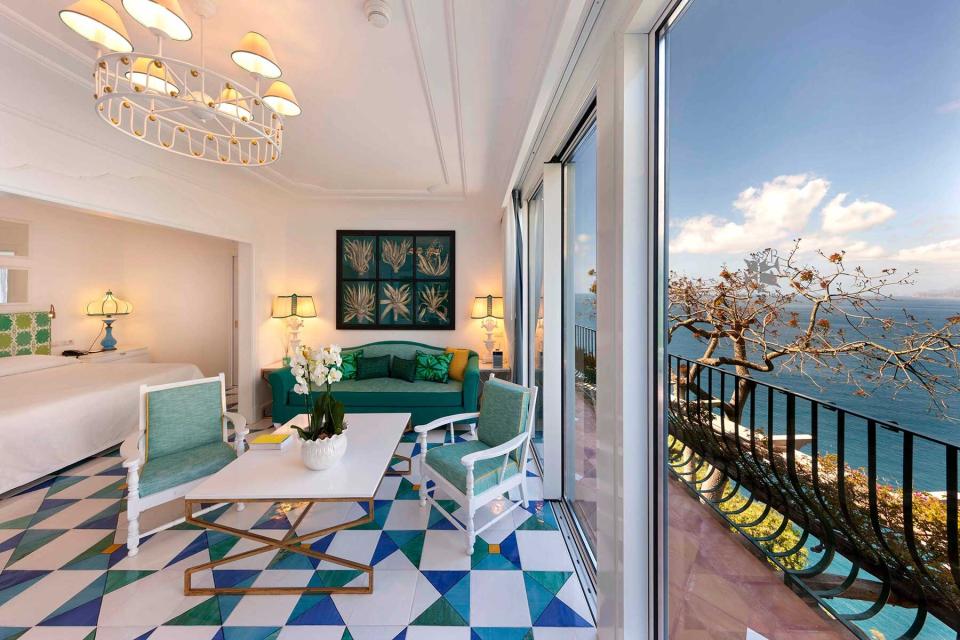 Guest room dining area at Il San Pietro di Positano