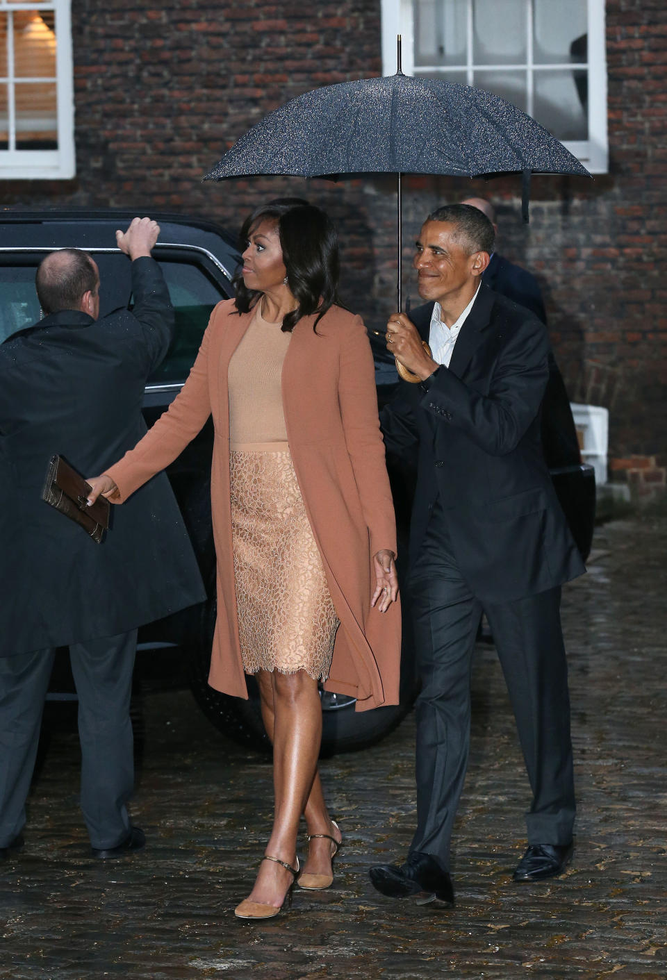 <a href="http://www.huffingtonpost.com/entry/kate-middleton-michelle-obama-dinner_us_571a21ede4b0d4d3f722f787">Wearing Narciso Rodriguez</a> for a dinner at Kensington Palace in London, England on April 22.&nbsp;