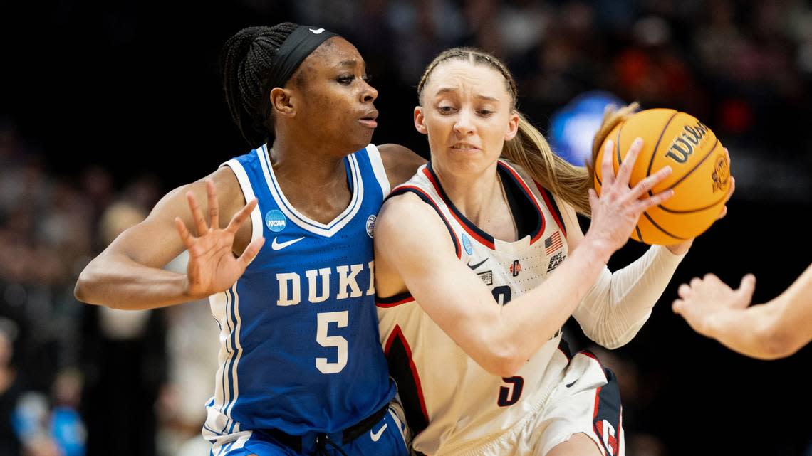 Duke’s Oluchi Okananwa (5) defends against UConn’s Paige Bueckers in first half action of their NCAA Sweet 16 game in Portland.