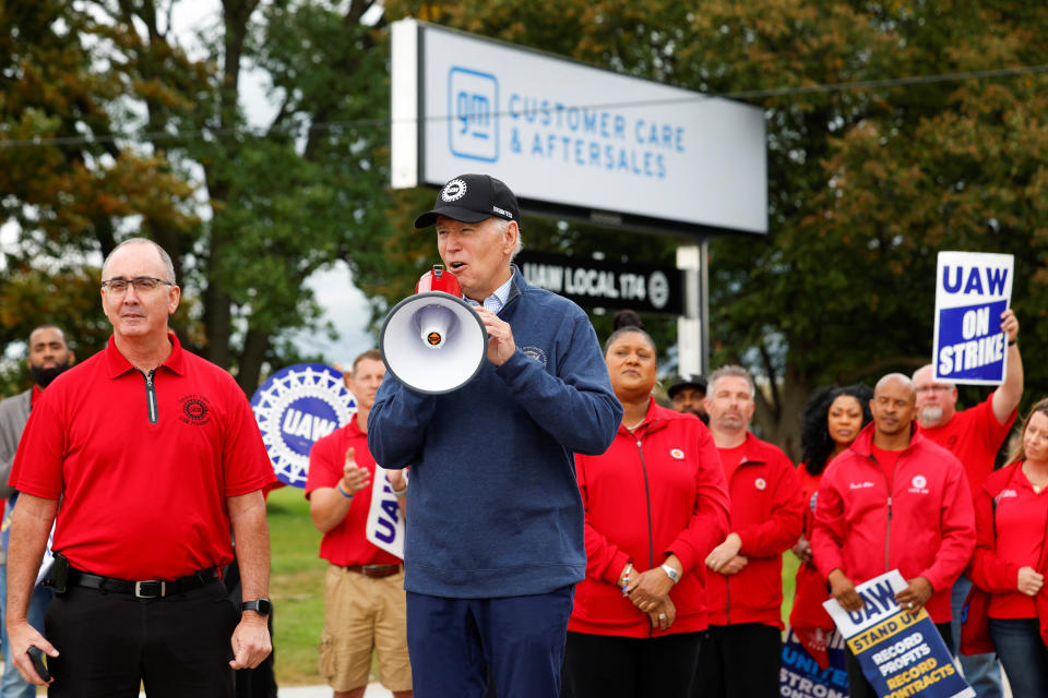 President Joe Biden joins striking members of the United Auto Workers (UAW) union on the picket line outside GM's Willow Run Distribution Center, in Bellville, Wayne County, Michigan, Sept. 26, 2023. / Credit: EVELYN HOCKSTEIN / REUTERS